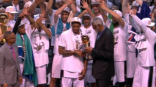 Kawhi Leonard préfère s’entraîner que de parader avec le trophée
