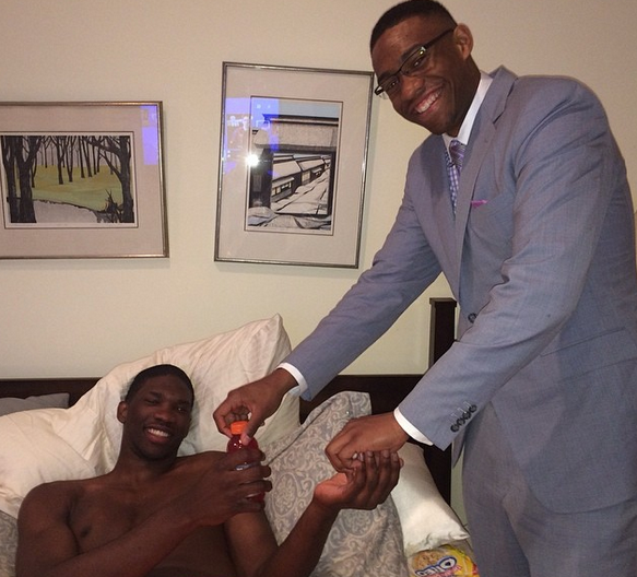 Jabari Parker au chevet de Joel Embiid