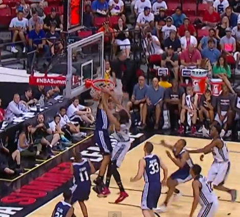 Rudy Gobert écrase Antetokounmpo… et se fait dunker dessus