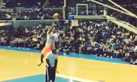 Vidéo : Dunk de DeMar DeRozan au dessus de Lowry