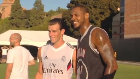 Vidéo : Carmelo Anthony pose avec les footeux du Real
