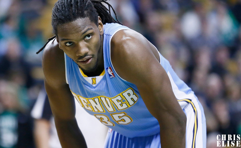 Kenneth Faried met un tacle à Josh Smith