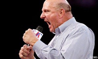 Steve Ballmer fait une entrée fracassante comme nouveau boss des Clippers