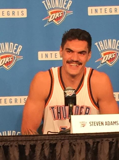 Craquage : La moustache de Steven Adams