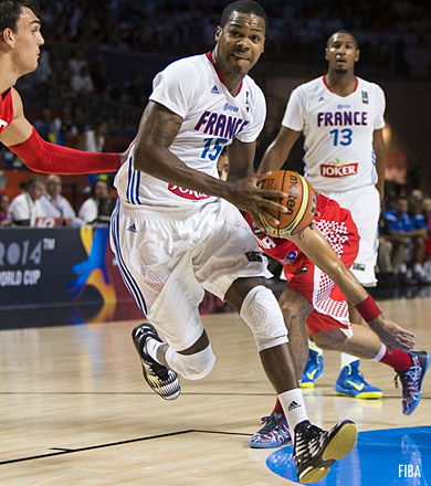 La France se qualifie pour les quarts (69-64) !
