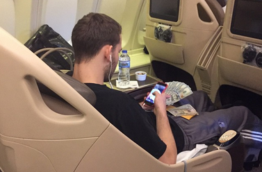 Photo : Nik Stauskas grillé par DeMarcus Cousins