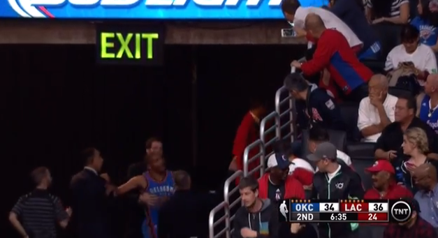 Vidéo : Russell Westbrook s’embrouille avec un fan