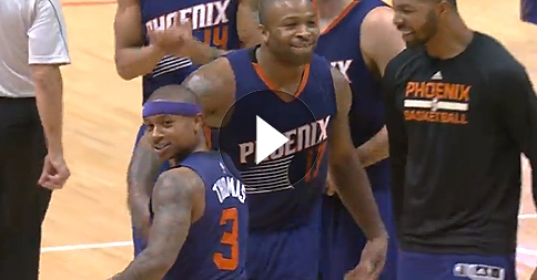 Vidéo : Isaiah Thomas rentre un buzzer et fixe Floyd Mayweather
