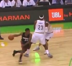 Dingue : LeBron James pose un écran pour… Norris Cole