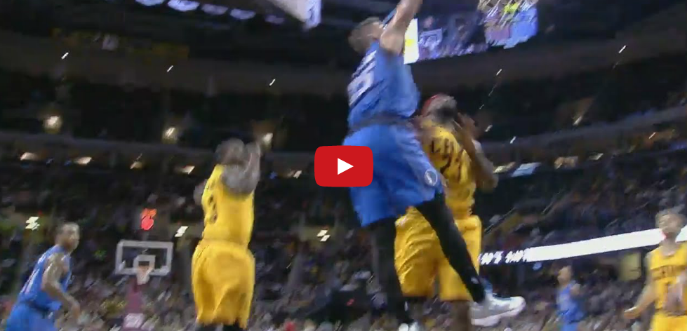 Vidéo : Chandler Parsons dunk sur LeBron James