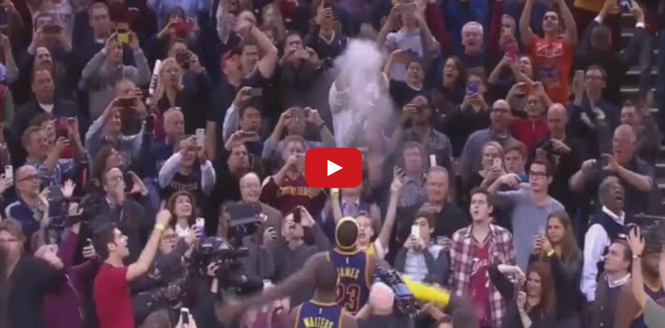 Vidéo : Le retour du Chalk Toss de LeBron James