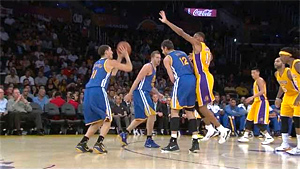 Kobe Bryant insuffisant contre les Splash Brothers (45 pts)