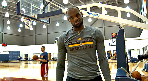 LeBron James met un taquet aux proprios