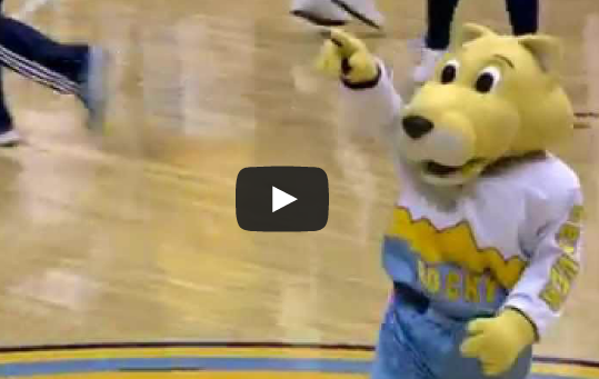 Vidéo : Le shoot improbable de la mascotte des Nuggets