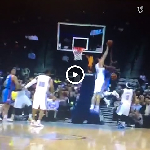 Sale : Mozgov envoie Durant au tapis sur un énorme contre