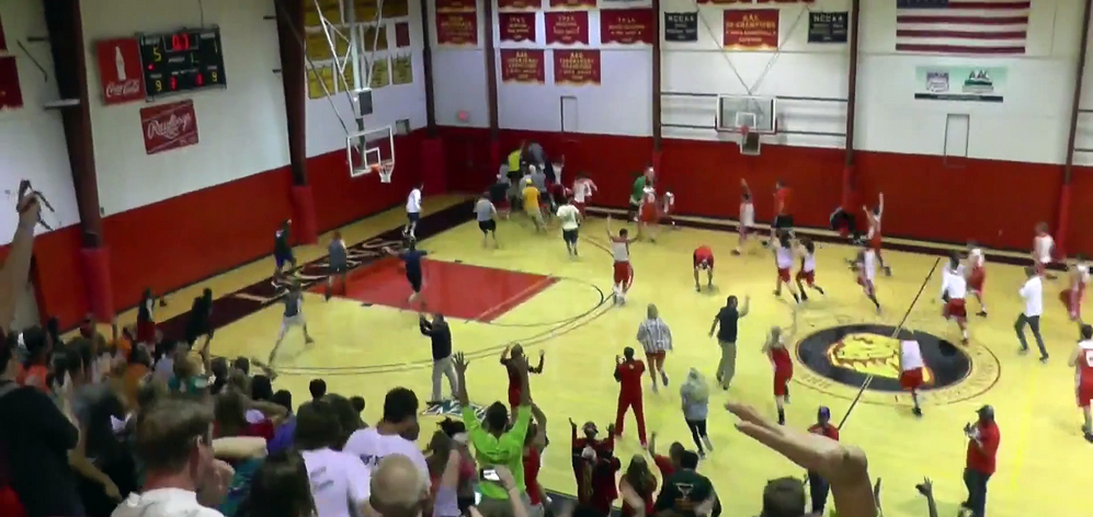 Vidéo : Un étudiant gagne 10 000 dollars en 30 secondes et 4 tirs !