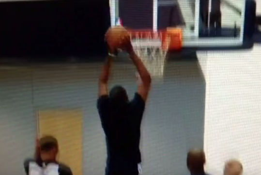 Sur le retour : Kevin Durant place un dunk