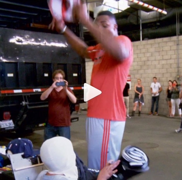 Vidéo : Un petit garçon fait peur à Dwight Howard