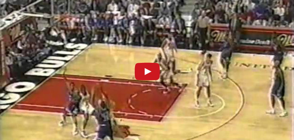 Vintage : Jamal Mashburn et Jim Jackson détruisent les Bulls