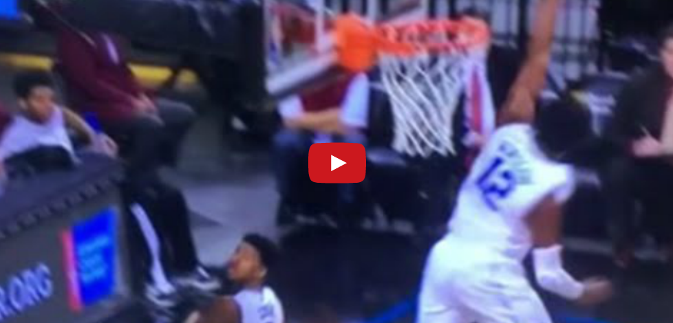 Le contre du jour : Justise Winslow passe au dessus de son adversaire !