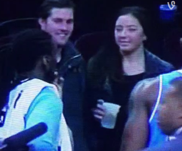 WTF : Kenneth Faried dragué en plein match ??!