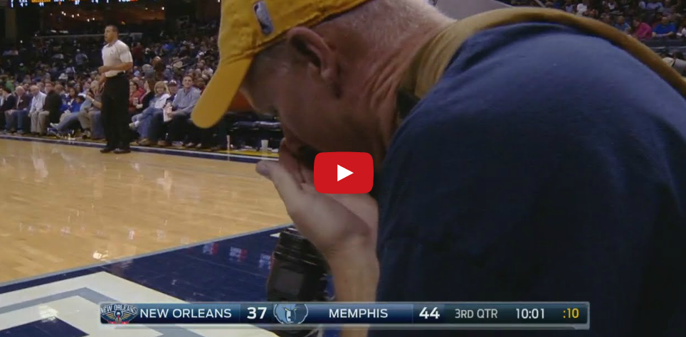 Vidéo : Tony Allen met une « claque » à un caméraman
