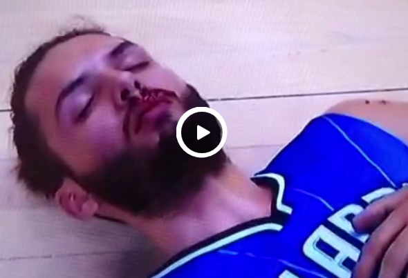 K.O : Evan Fournier en sang après un coup de coude