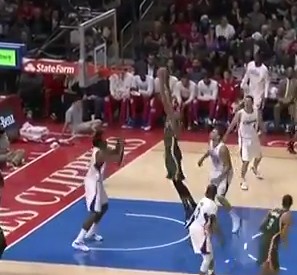 Highlights : L’énorme dunk de Giannis Antetokounmpo