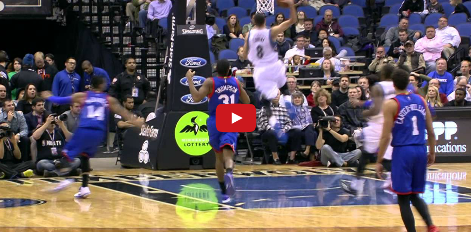 Vidéo : Zach LaVine claque un énorme dunk