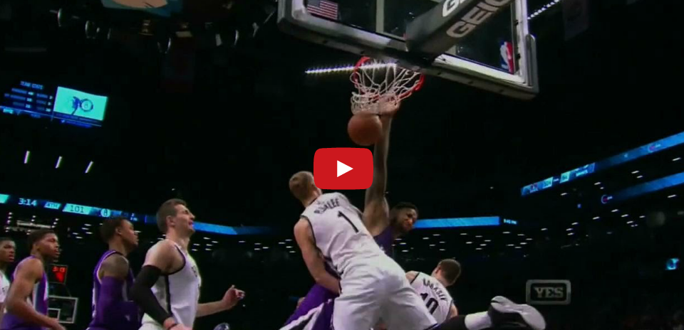 Violent : DeMarcus Cousins écrase Mason Plumlee !