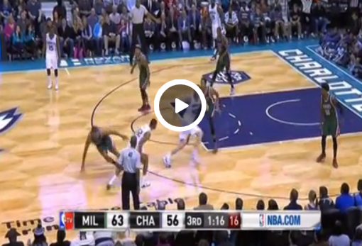 Cross du jour : Gary Neal casse les chevilles de Jared Dudley