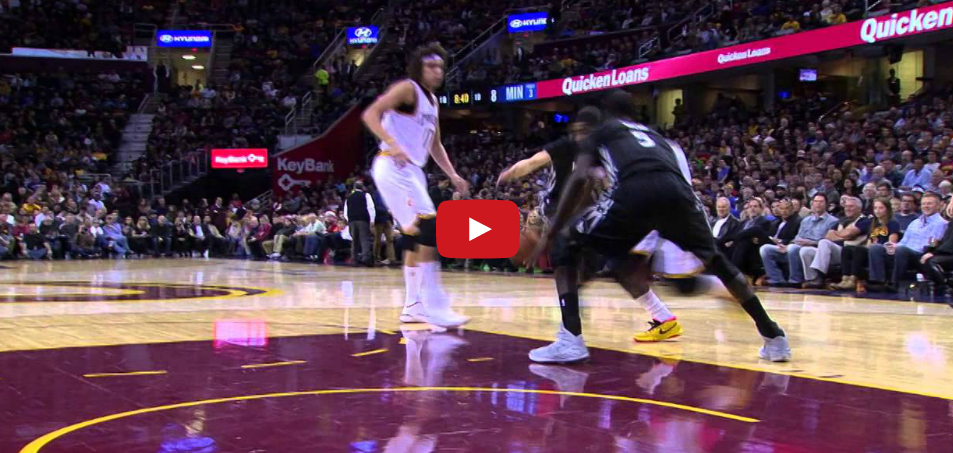 Insolent : Kyrie Irving s’amuse avec la défense des Wolves