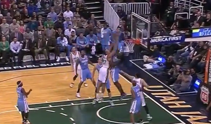 Ouch : Kenneth Faried bashe Rudy Gobert