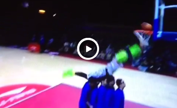 Fail : Le dunk complétement foiré au All-Star chinois