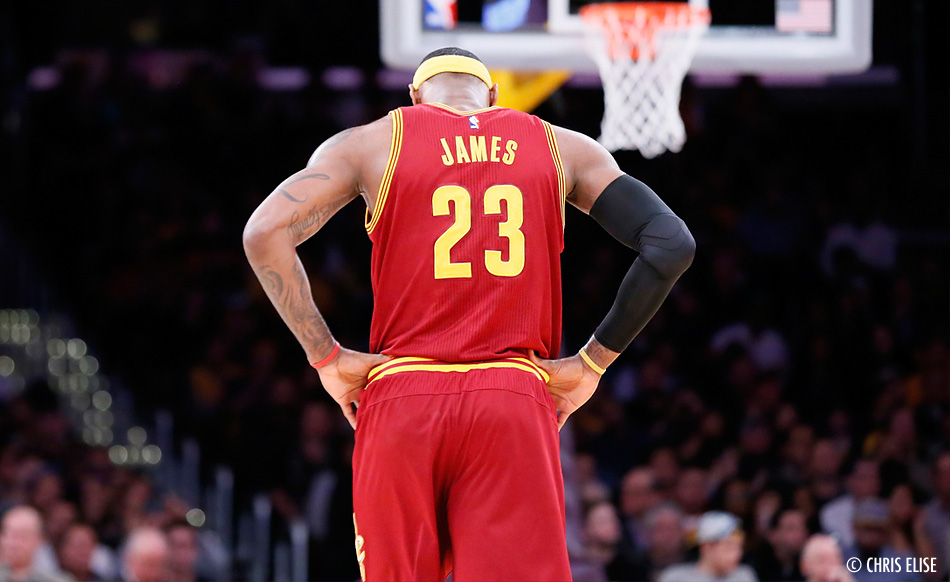 La victoire pour les Rockets, un énorme duel Harden – James !