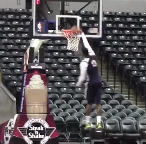 Paul George peut à nouveau dunker !