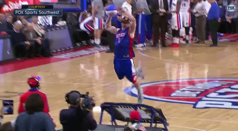 Fail : Les fans des Pistons s’essaient (difficilement) au dunk