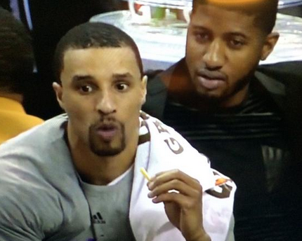 Au calme : George Hill mange des frites en plein match