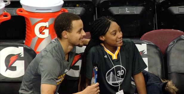 Steph Curry comme un gosse devant une starlette du baseball
