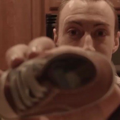 Un fan mange sa chaussure pour soutenir Damian Lillard