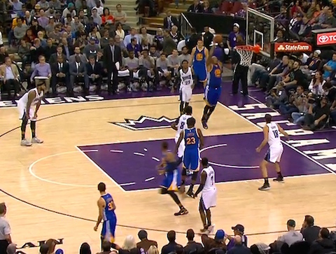 WTF : DeMarcus Cousins laisse son adversaire marquer