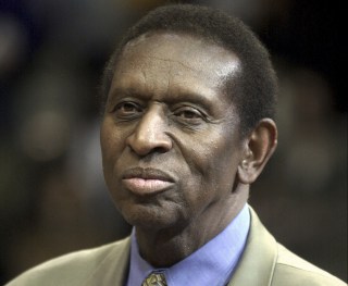 Earl Lloyd, le premier basketteur NBA noir, est décédé