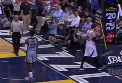 Quand Kyle Korver sauve le match grâce à… un balai