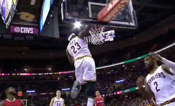 LeBron James dépasse Jordan et se rapproche de Kobe