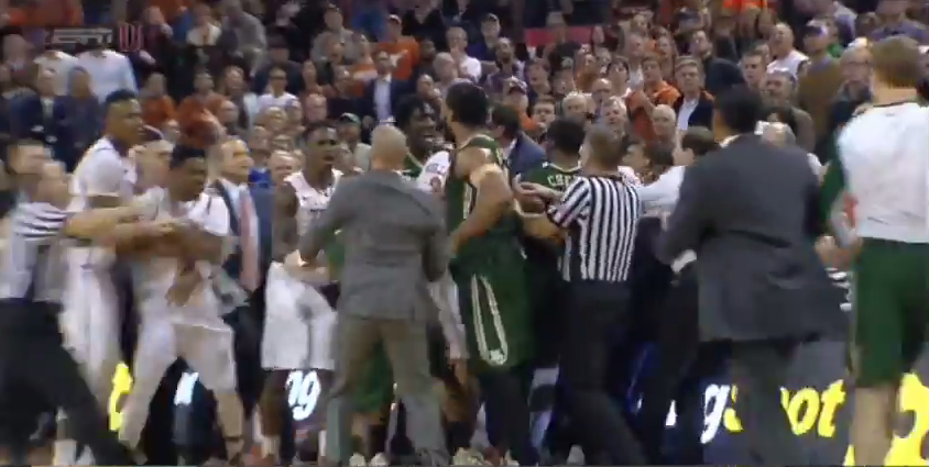 Bagarre : 7 exclusions entre Texas et Baylor !