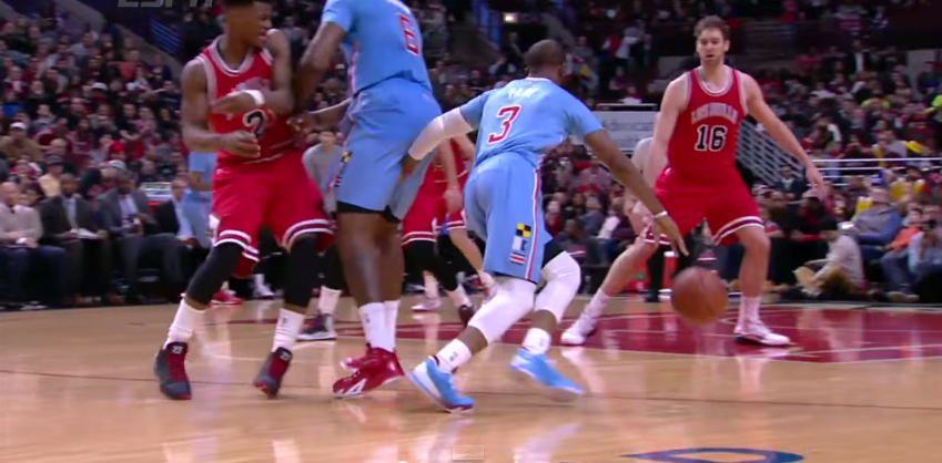 Jimmy Butler blessé par un écran de DeAndre Jordan