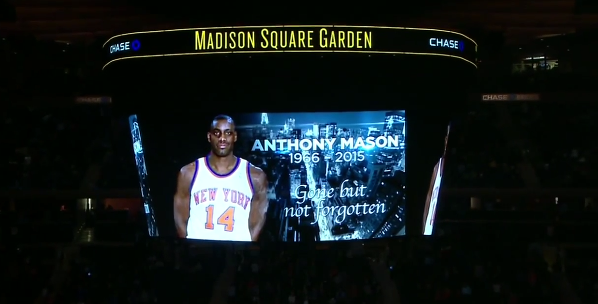Les Knicks gagnent en hommage à Anthony Mason