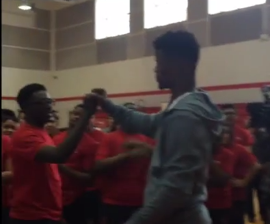 Un étudiant oblige Jimmy Butler à lâcher 10 000 dollars