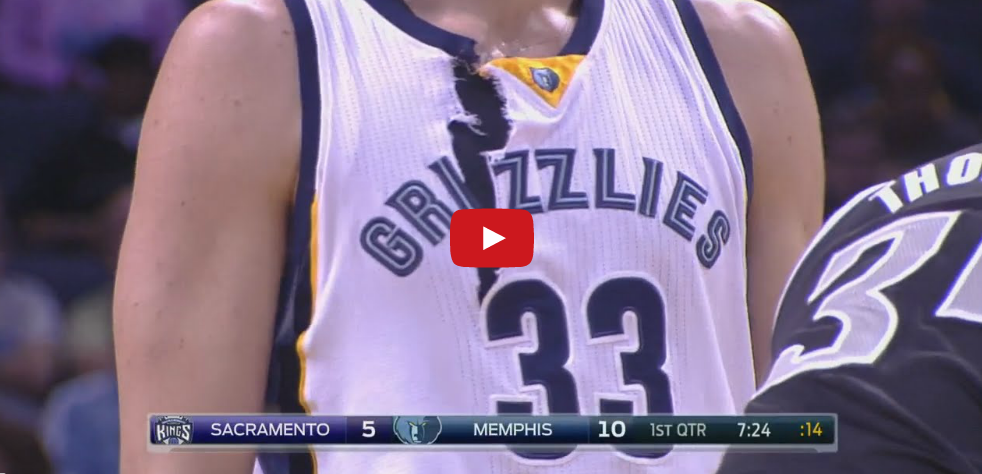 WTF : Marc Gasol agacé décide de déchirer son maillot !