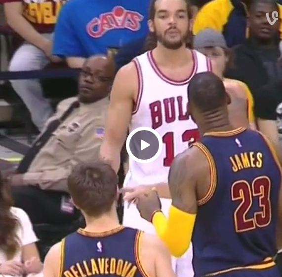Joakim Noah insulte LeBron James en plein match
